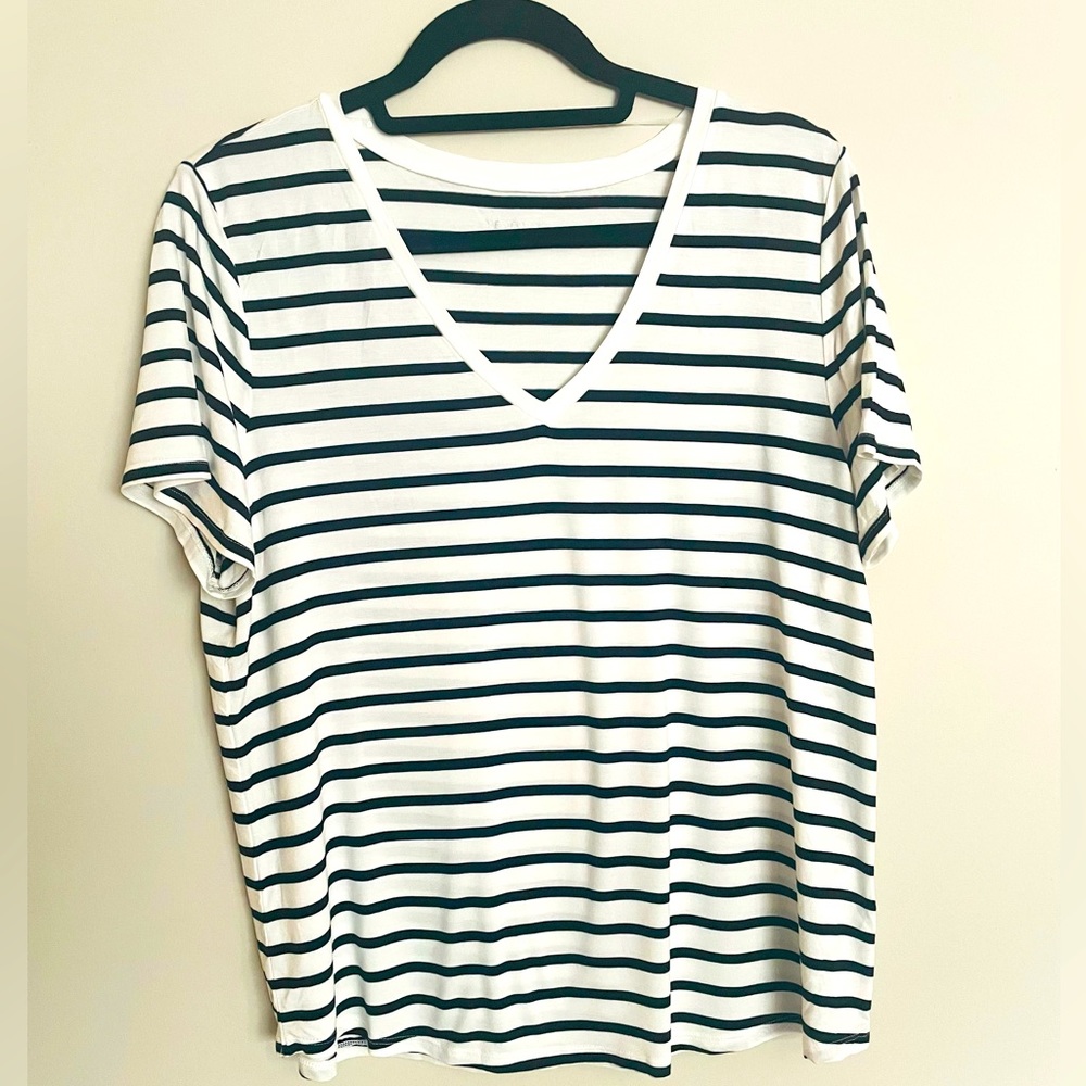 SOLD! Reitmans Basics black and white tee